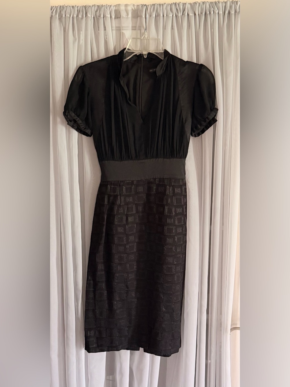antonio melani black lace dress Midi with Textured Skirt Size 2 evening gown for women Designer Dresses for Women SIZE:XS ( Bust 78-82 Waist 64-66 Hips 94 ) Crochet Look